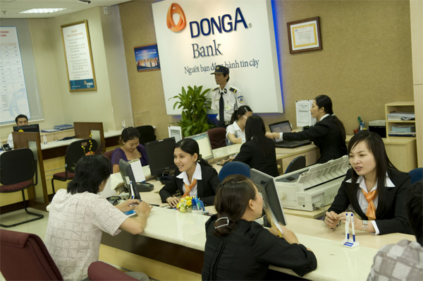 DongA Bank đạt giải “Doanh nghiệp dịch vụ tốt nhất năm 2011”